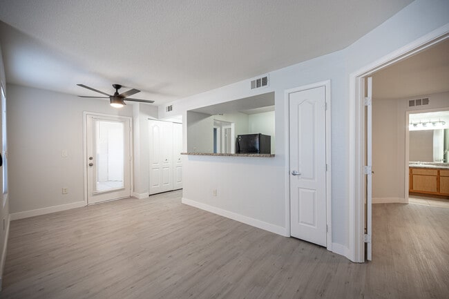 Building Photo - 5055 W Hacienda Ave
