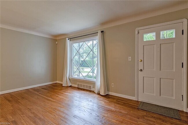 Foto del edificio - 5380 Beechwood Ave