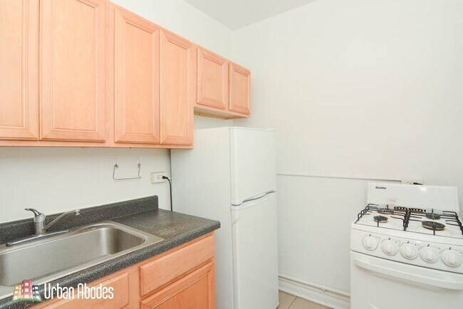 Foto del edificio - 4830 N Damen Ave
