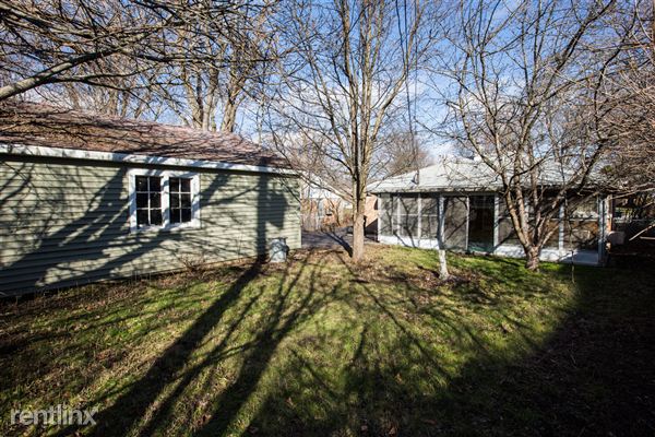 Building Photo - 287 Minocqua St