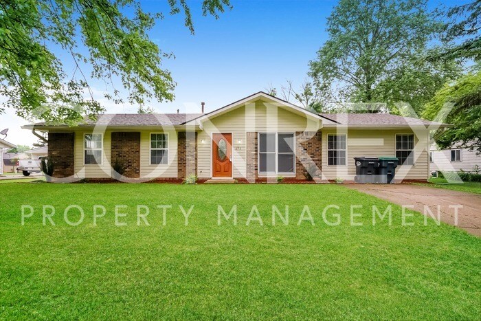 Primary Photo - Gorgeous 4 Bedroom Home