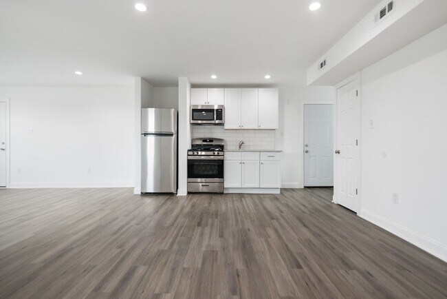 Foto del edificio - Recently Renovated 2 Bedroom Apartment Ava...