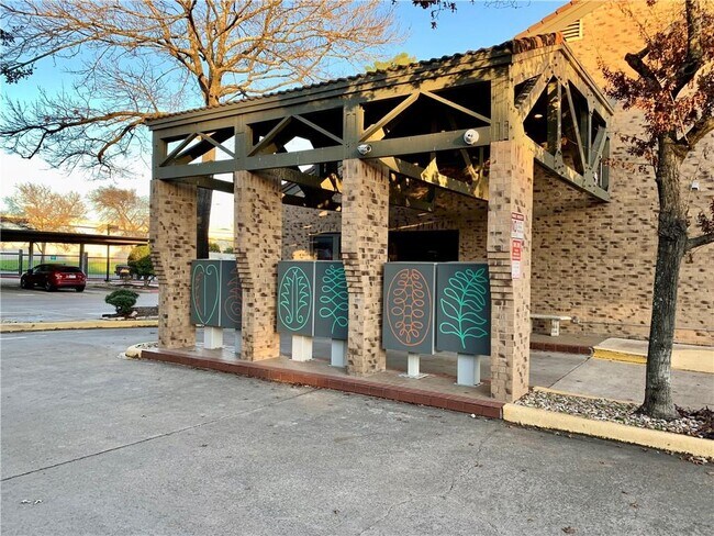 Foto del edificio - 8888 Tallwood Dr