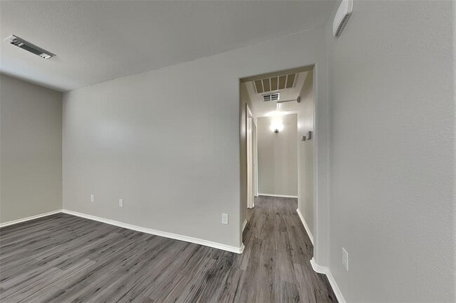 Foto del edificio - 3207 Trail Hollow Dr