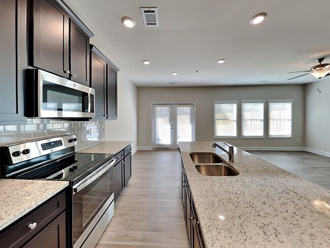 Building Photo - 123 Wayne Ln