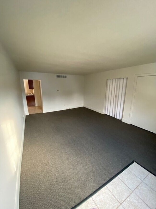 Foto del edificio - 2 Bedroom, Townhomes for rent in Urbandale, IA