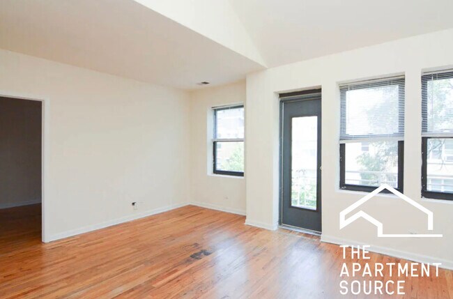 Foto del edificio - 923 W Dickens Ave