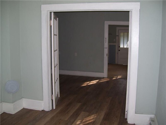 Foto del edificio - 1026 W 37th St