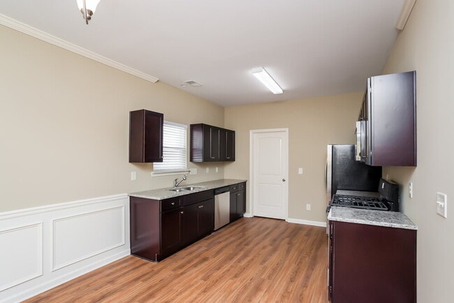 Building Photo - 124 Hill Crest Cir