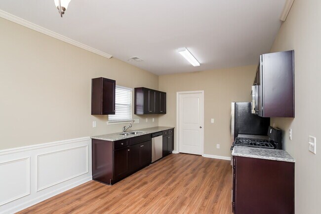 Foto del edificio - 124 Hill Crest Cir