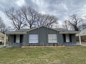 Building Photo - 3398 Woodhollow Dr
