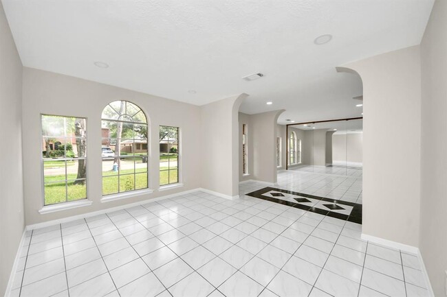 Building Photo - 16731 Sussex Dr