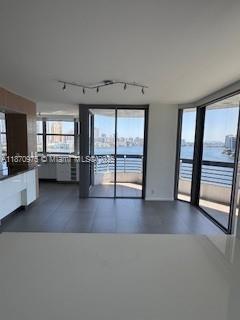 Foto del edificio - 19101 Mystic Pointe Dr