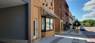 Building Photo - 117 E Cherry St