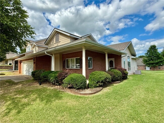 Building Photo - 4214 N Meadow View Dr