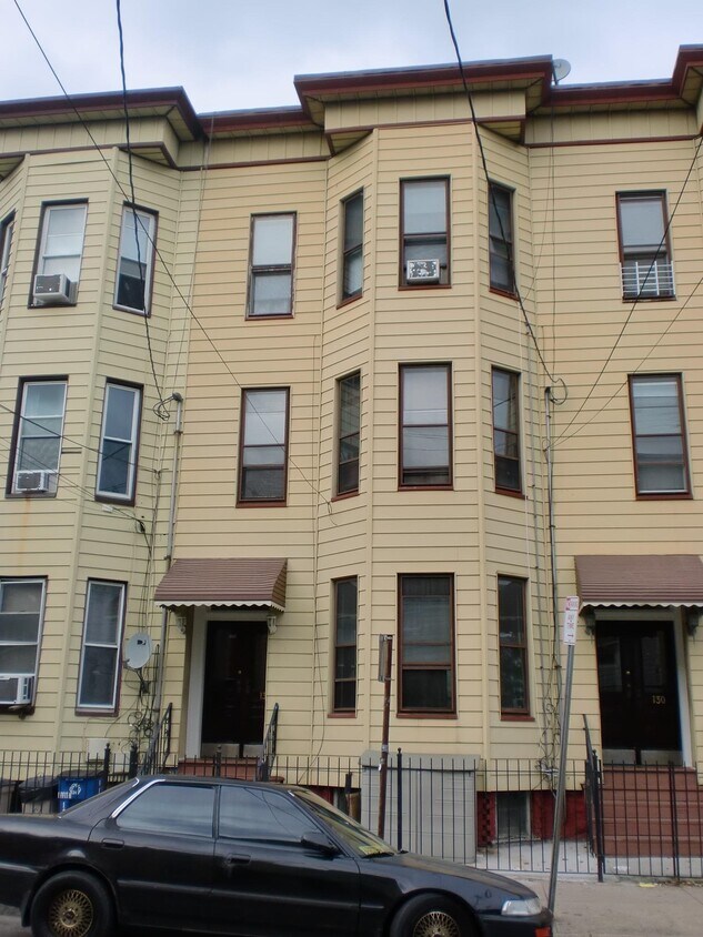 Primary Photo - 132 Griffith St