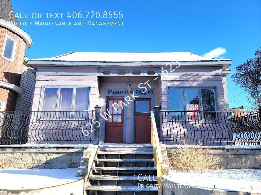 Primary Photo - Large one bedroom apartment with off stree...