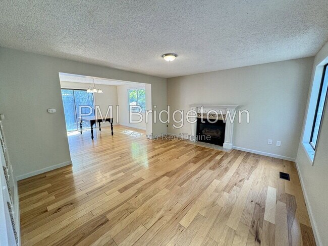Foto del edificio - 702 SW 6th Ct