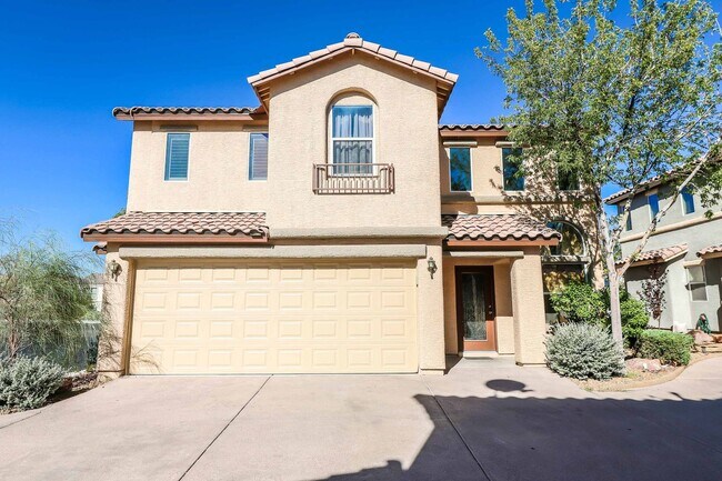 Foto del edificio - Two story 3 BEDROOM home located in the so...