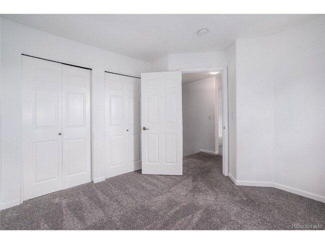 Foto del edificio - 6320 W Byers Pl