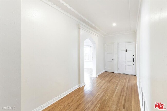 Building Photo - 3 br, 2 bath Condo - 123 N Mansfield Ave