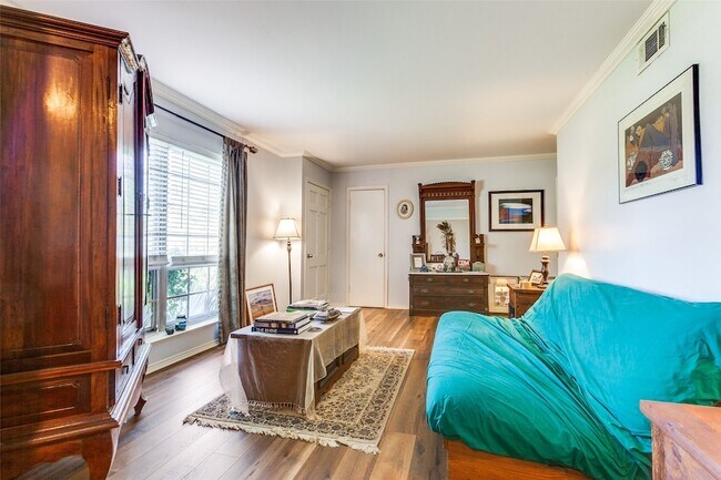 Building Photo - 9551 E Lake Highlands Dr