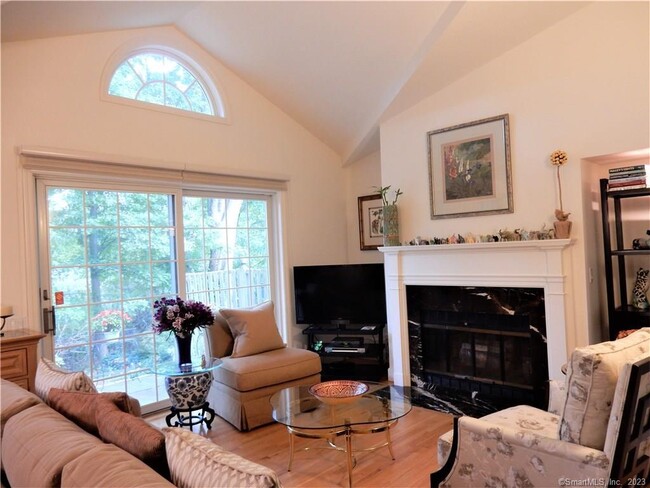 Foto del edificio - 230 Saugatuck Ave