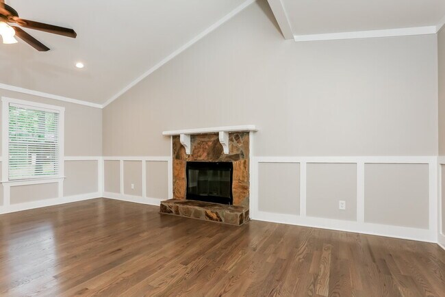 Building Photo - 2661 Deerfield Cir