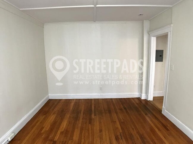 Building Photo - bedroom in Boston MA 02215