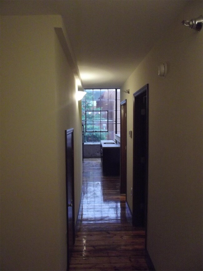Building Photo - 125 Inman St E