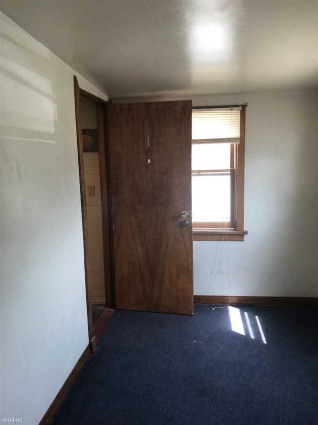 Building Photo - 1 br, 1 bath Apartment - 110 Bernard St E 1