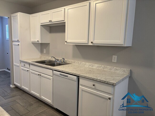 Foto del edificio - For Rent - 3 Bed/ 1.5 Bath near Fannin Elementary