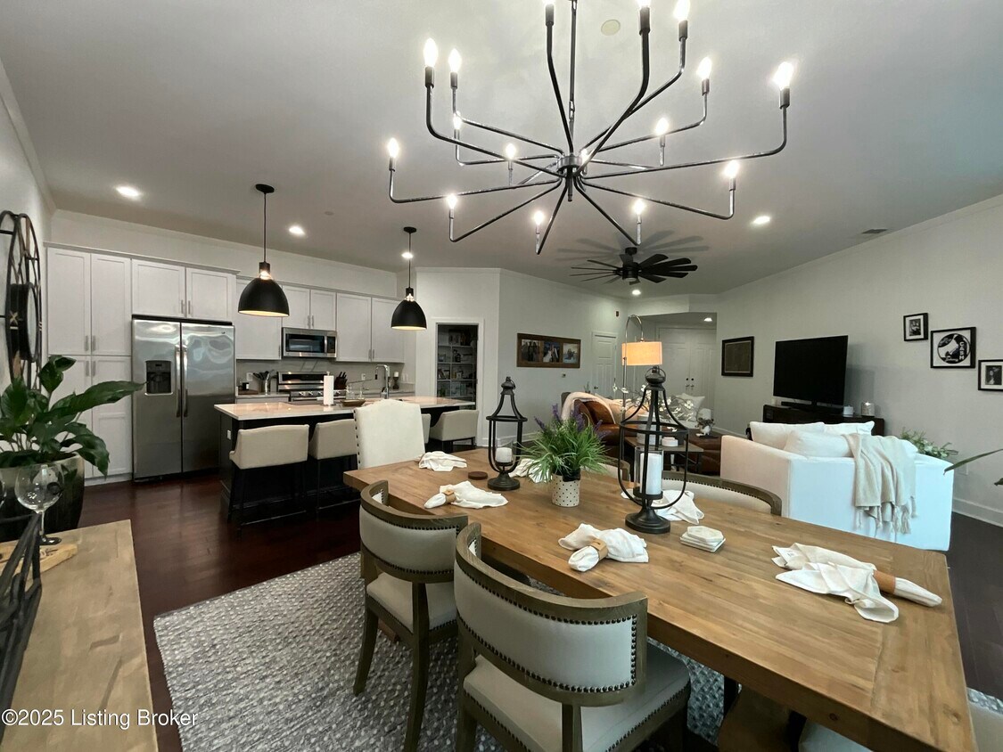 Foto principal - 324 E Main St