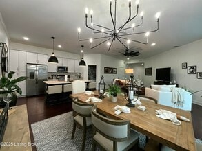 Building Photo - 324 E Main St