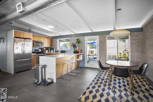 Foto del edificio - 1504 E Rancho Dr