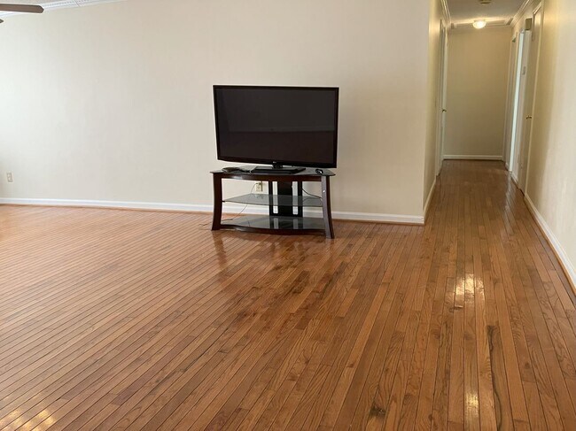 Foto del edificio - 577 Virginia Ave