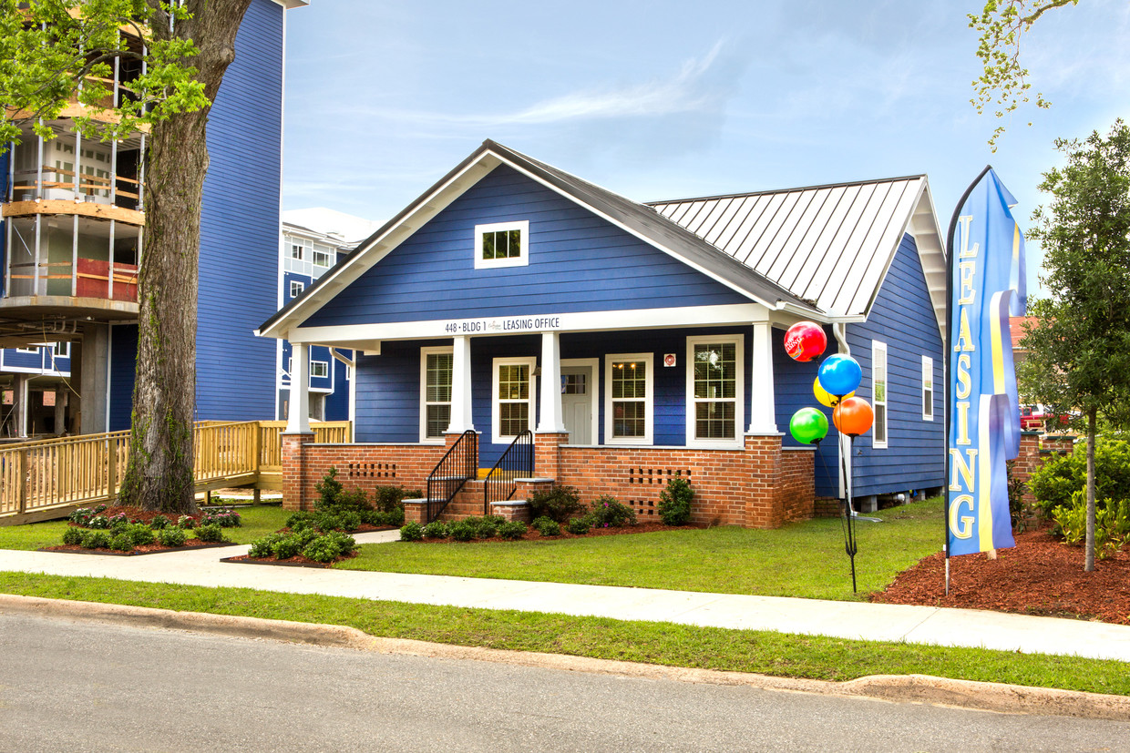 Primary Photo - Casanas Village At Frenchtown Square