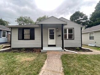 Building Photo - 2229 Parkview Pl