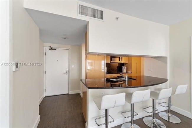Photo - 6801 Collins Ave CU-LPH10 Apartment