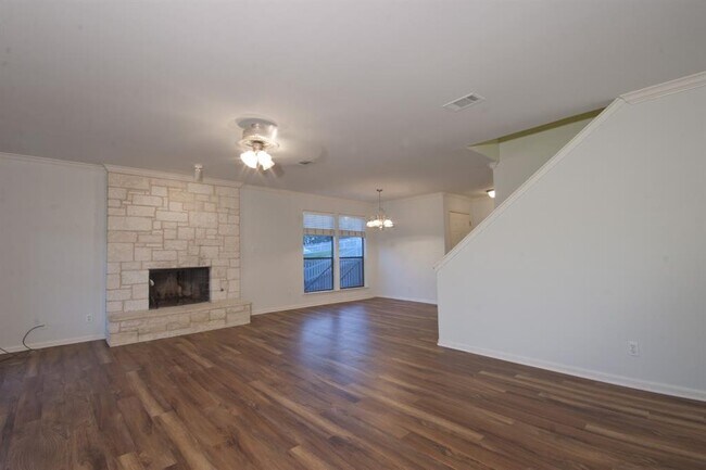 Foto del edificio - 1922 Holly Hill Dr