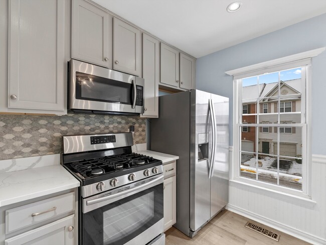 Building Photo - This move-in ready townhome has been thoug...