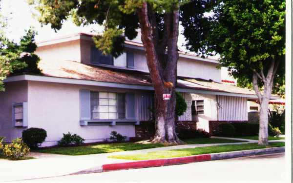 Building Photo - 8182 La Paz Dr