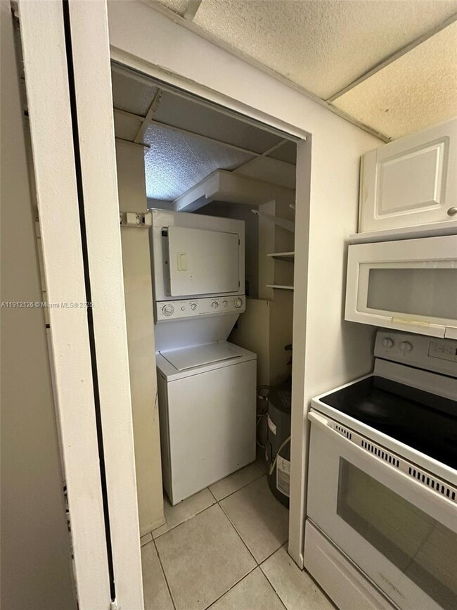 Building Photo - 7820 S Colony Cir