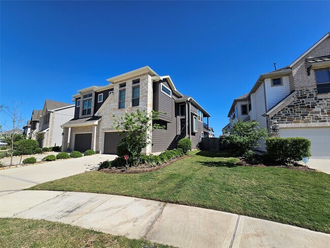 Foto del edificio - 9443 Starlight Oak Dr