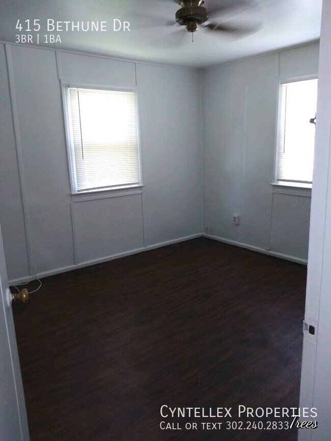 Building Photo - Available Now!  Beautiful Three Bedroom Ho...