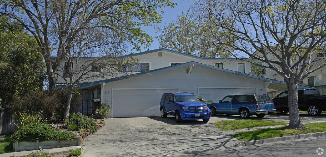 Building Photo - 5674-5676 San Carlos Way