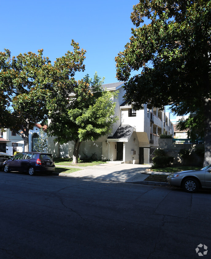 Primary Photo - 337 N Kenwood St
