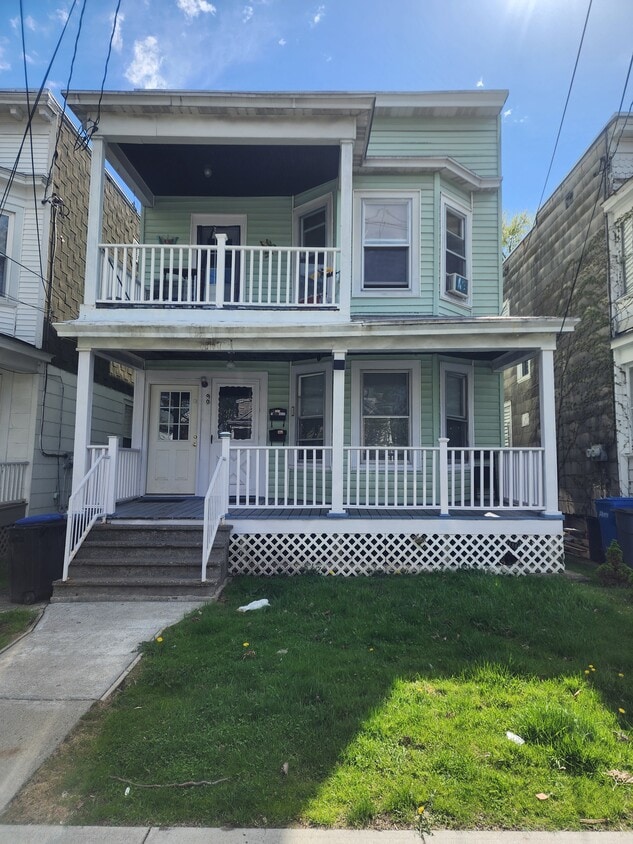 Foto del edificio - 90 Woodlawn Ave
