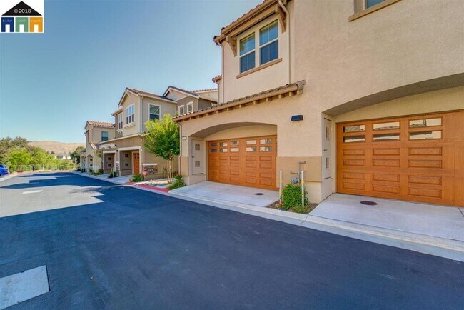 Building Photo - GORGEOUS FOUR BEDROOM NEW HOME IN MISSION ...