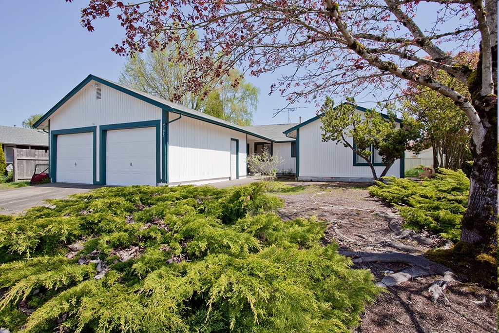 Building Photo - Meadow Green